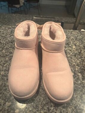 Juicy Couture Plush Faux-Shearling Slip-On Booties in Light Pink lightly worn